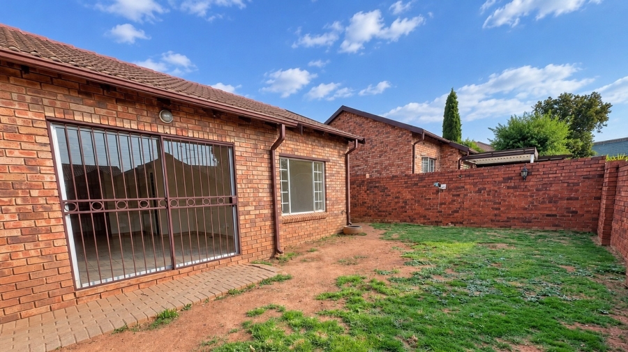 To Let 2 Bedroom Property for Rent in Noordwyk Gauteng