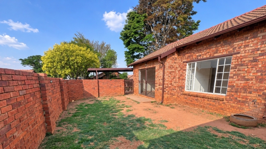 To Let 2 Bedroom Property for Rent in Noordwyk Gauteng