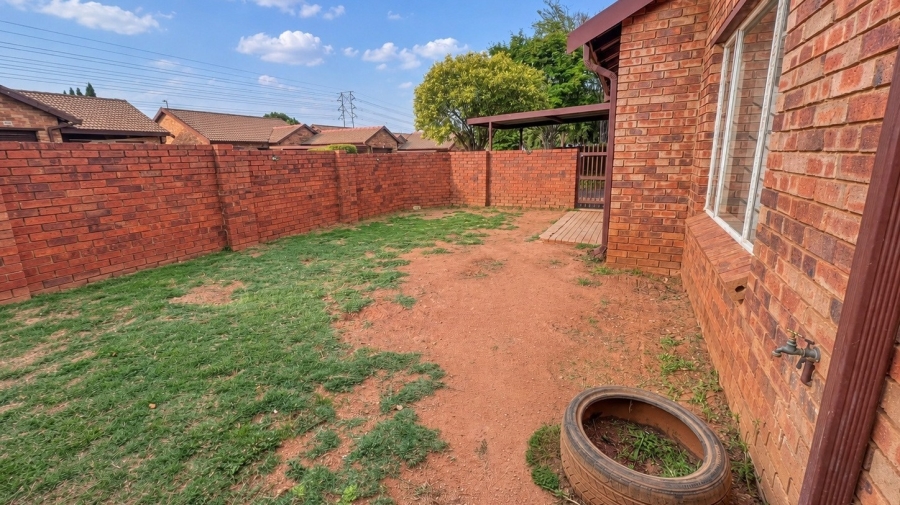 To Let 2 Bedroom Property for Rent in Noordwyk Gauteng