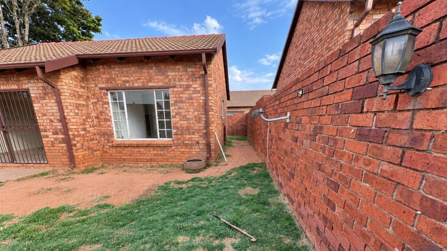 To Let 2 Bedroom Property for Rent in Noordwyk Gauteng