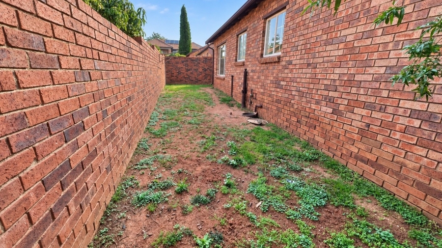 To Let 2 Bedroom Property for Rent in Noordwyk Gauteng