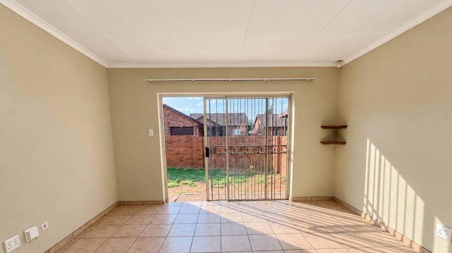 To Let 2 Bedroom Property for Rent in Noordwyk Gauteng
