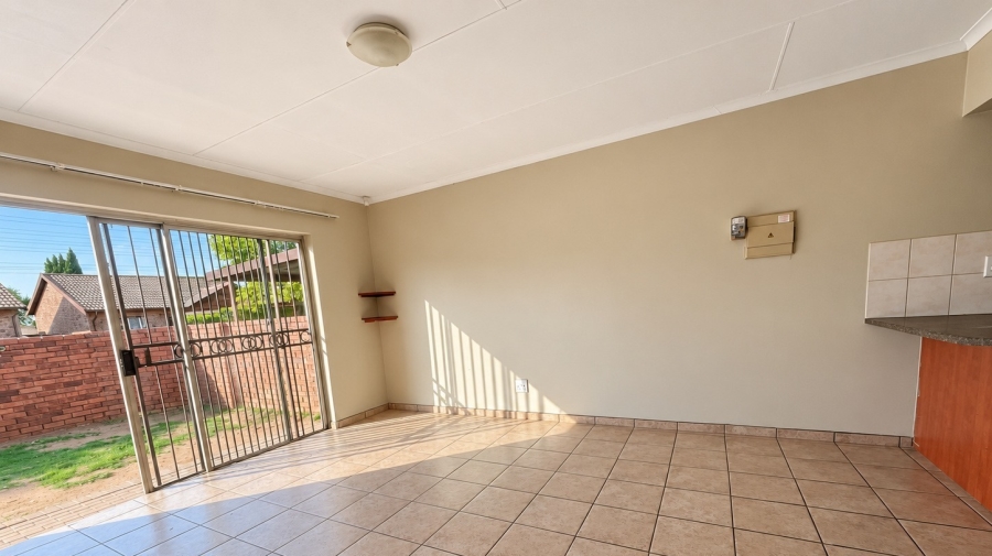 To Let 2 Bedroom Property for Rent in Noordwyk Gauteng