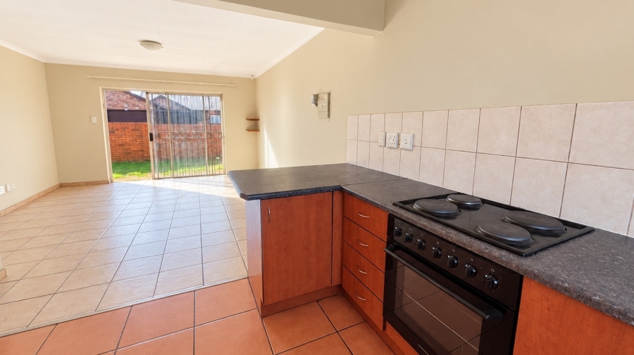 To Let 2 Bedroom Property for Rent in Noordwyk Gauteng