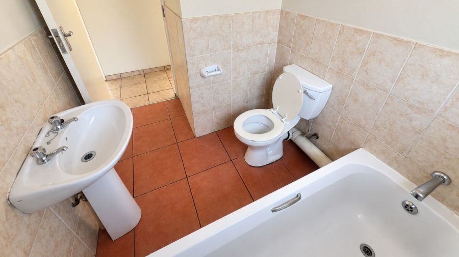 To Let 2 Bedroom Property for Rent in Noordwyk Gauteng
