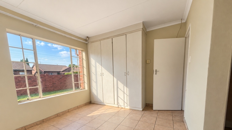 To Let 2 Bedroom Property for Rent in Noordwyk Gauteng