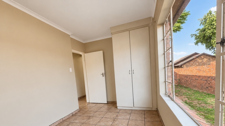 To Let 2 Bedroom Property for Rent in Noordwyk Gauteng