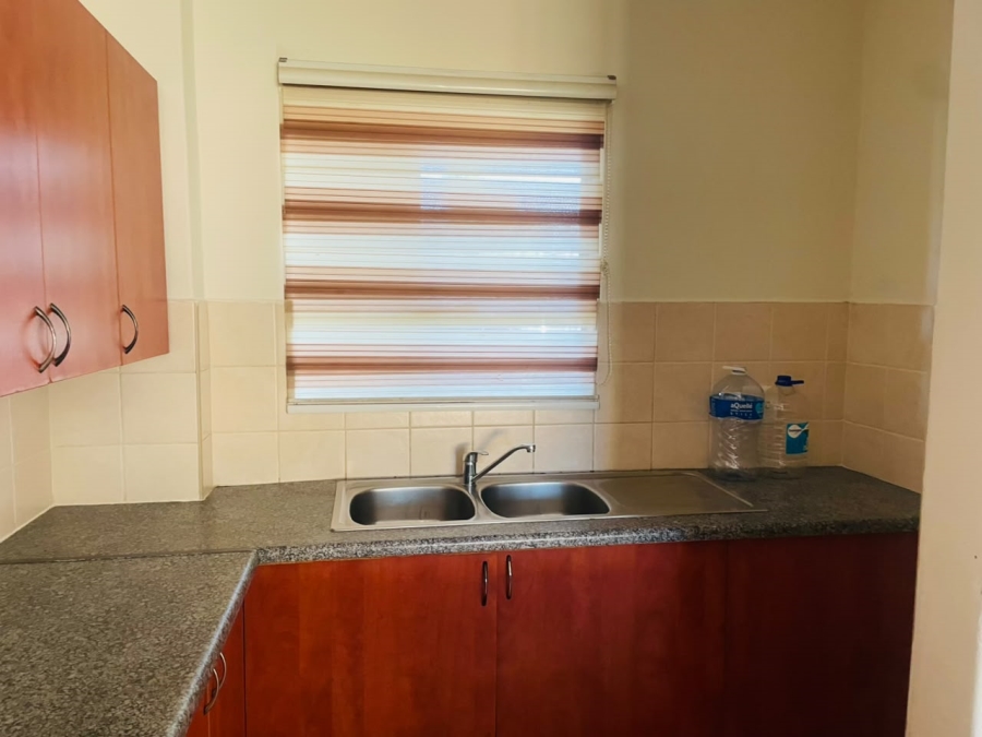 To Let 2 Bedroom Property for Rent in Honeypark Gauteng