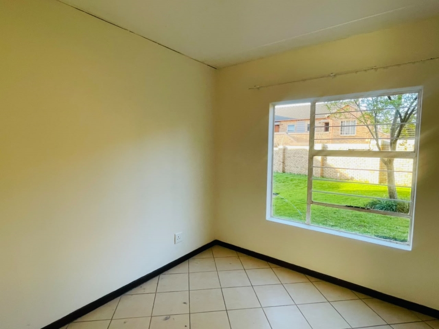 To Let 2 Bedroom Property for Rent in Honeypark Gauteng