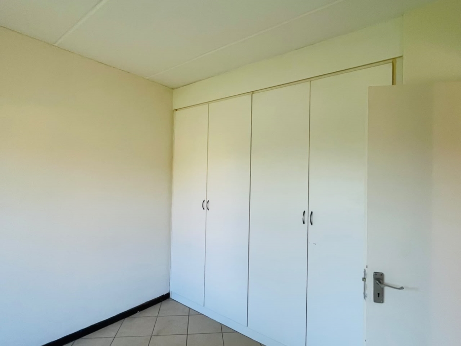 To Let 2 Bedroom Property for Rent in Honeypark Gauteng