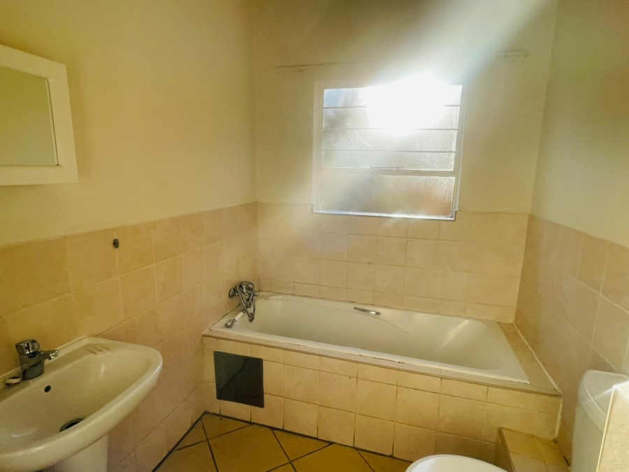 To Let 2 Bedroom Property for Rent in Honeypark Gauteng