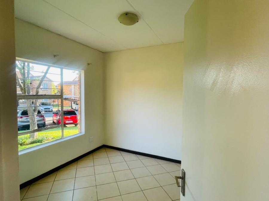 To Let 2 Bedroom Property for Rent in Honeypark Gauteng