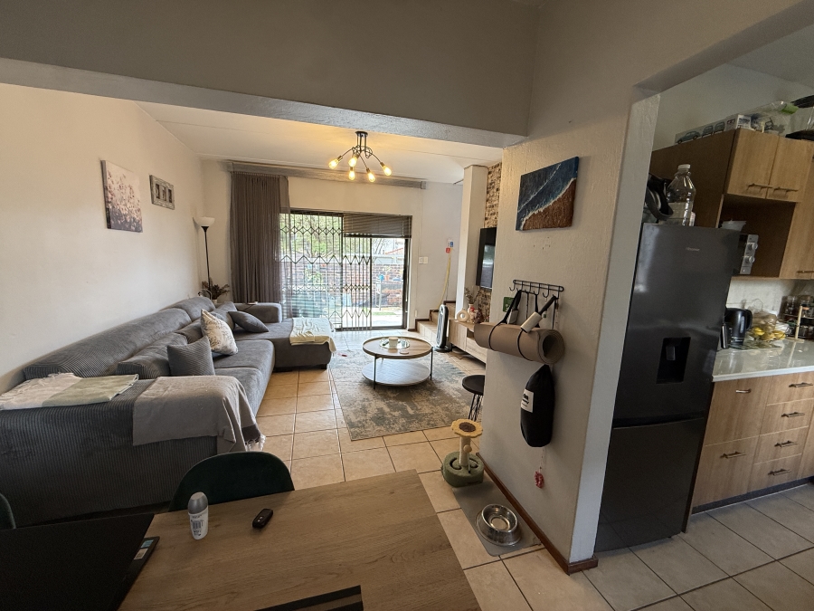To Let 2 Bedroom Property for Rent in Sugar Bush Estate Gauteng