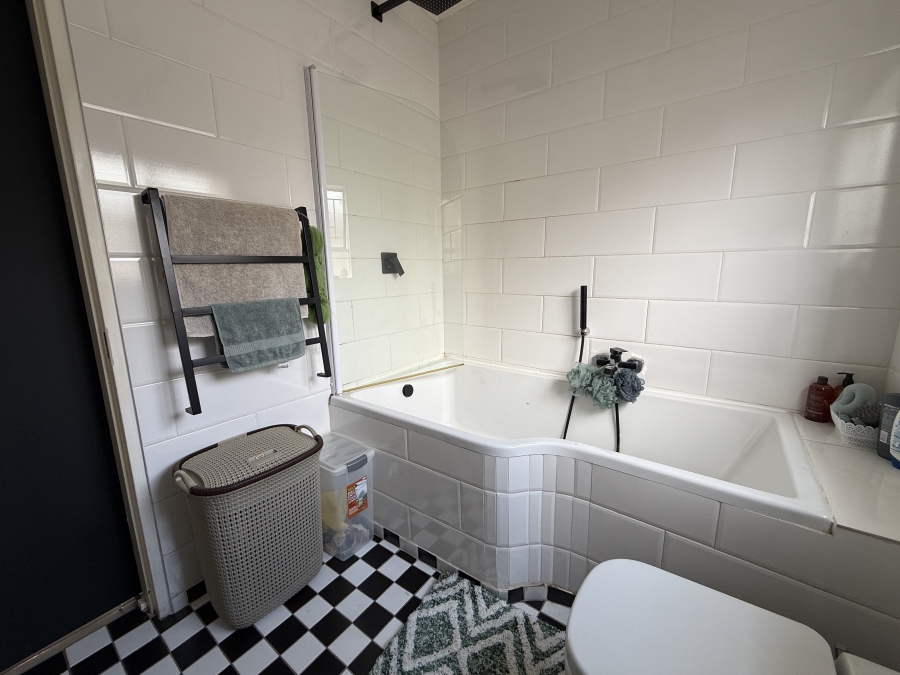 To Let 2 Bedroom Property for Rent in Sugar Bush Estate Gauteng