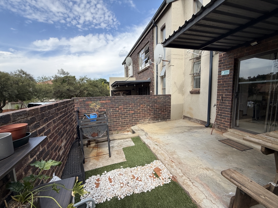 To Let 2 Bedroom Property for Rent in Sugar Bush Estate Gauteng