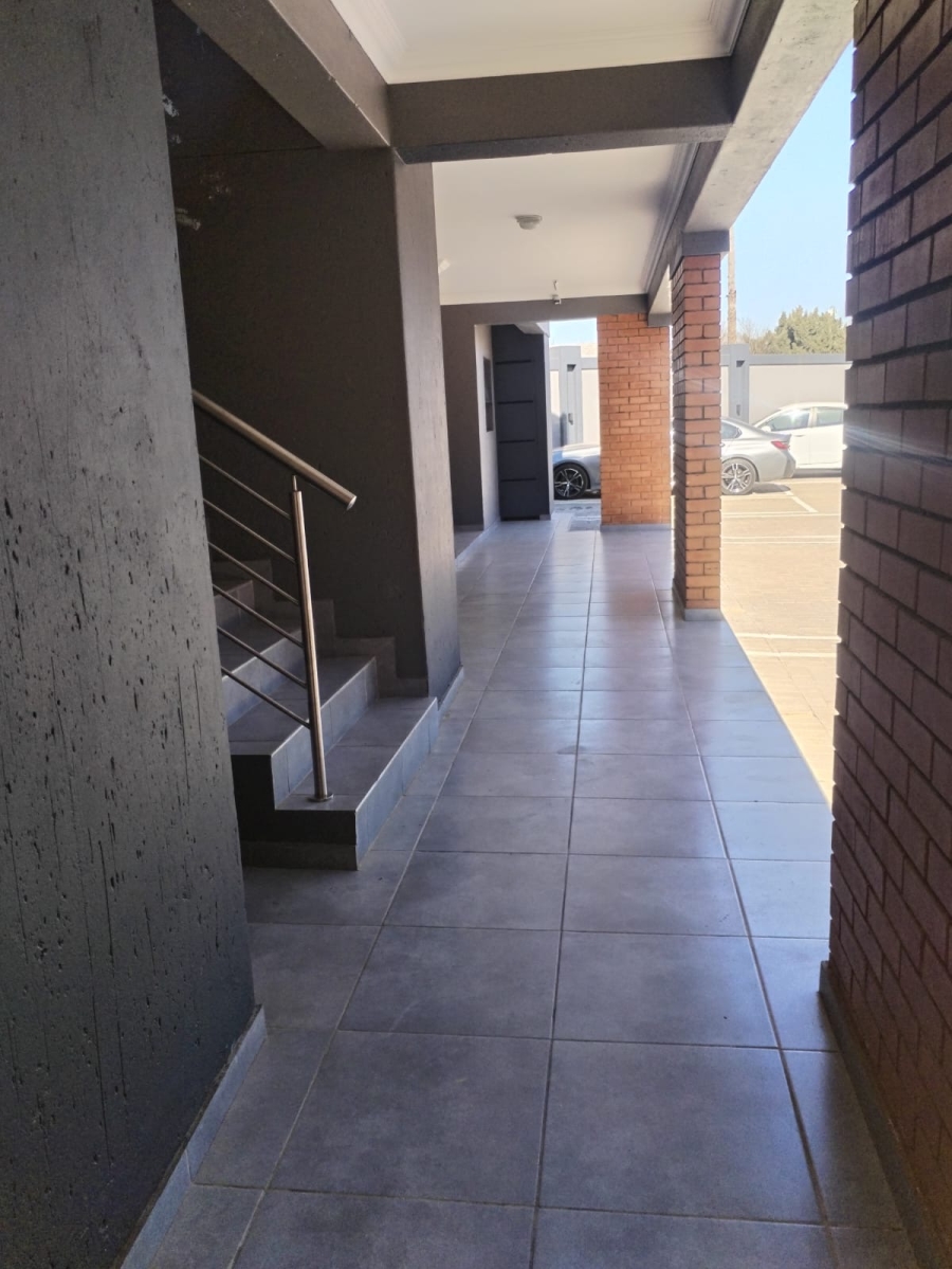 To Let 1 Bedroom Property for Rent in Olifantsfontein Gauteng