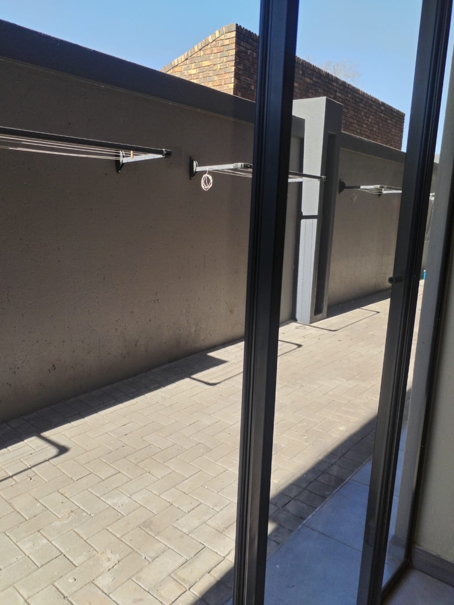 To Let 1 Bedroom Property for Rent in Olifantsfontein Gauteng