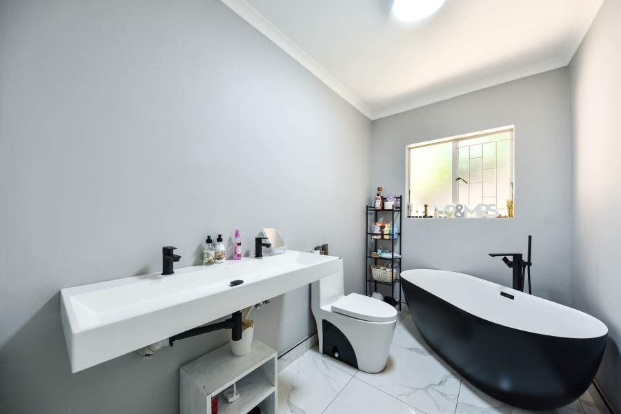 2 Bedroom Property for Sale in Wapadrand Gauteng