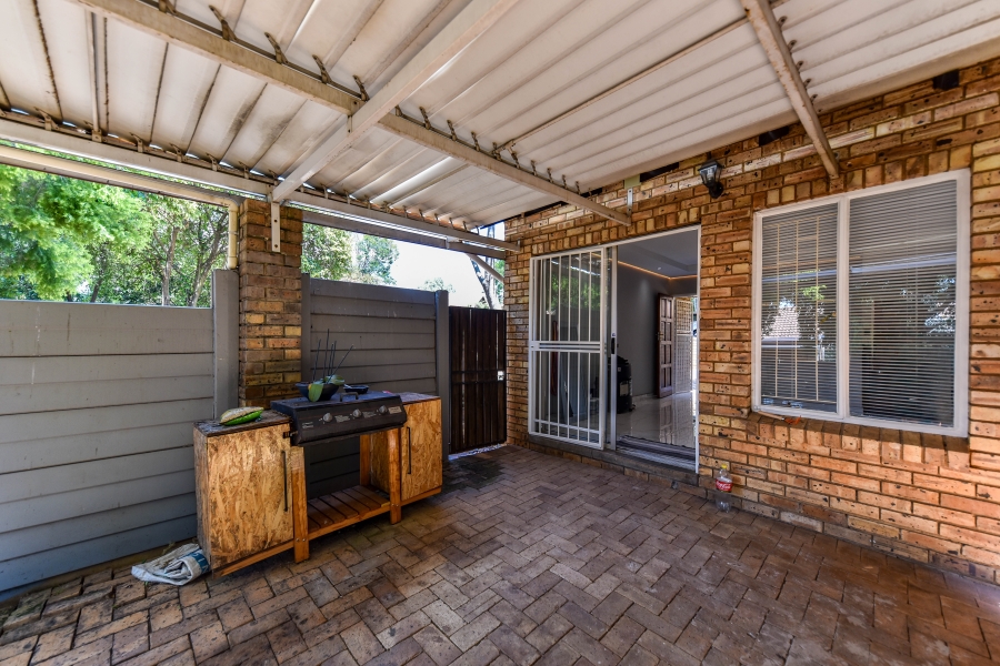 2 Bedroom Property for Sale in Wapadrand Gauteng