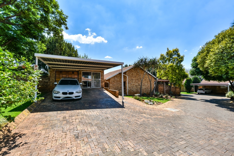 2 Bedroom Property for Sale in Wapadrand Gauteng