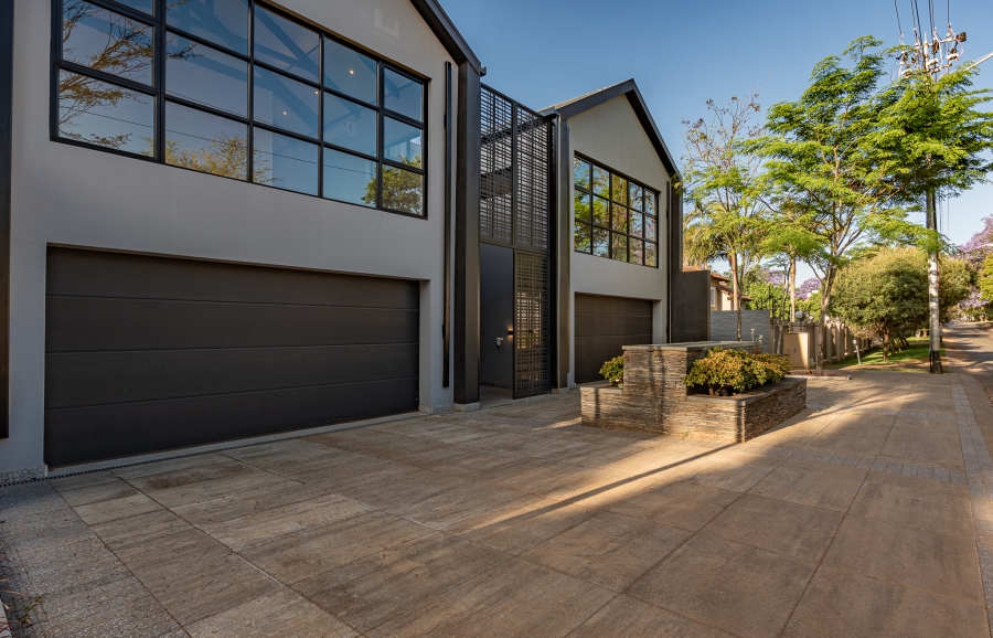 6 Bedroom Property for Sale in Waterkloof Gauteng