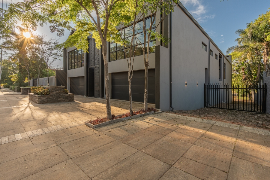 6 Bedroom Property for Sale in Waterkloof Gauteng