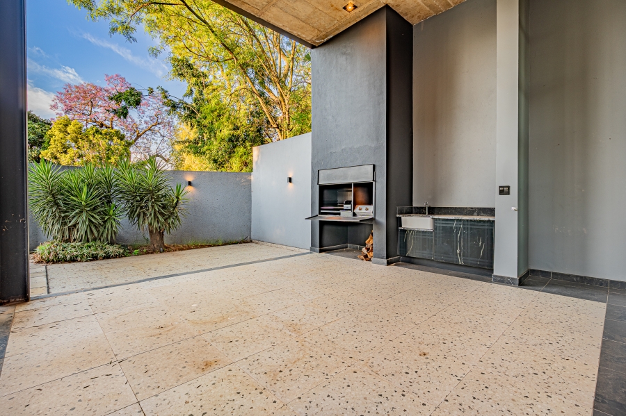 6 Bedroom Property for Sale in Waterkloof Gauteng