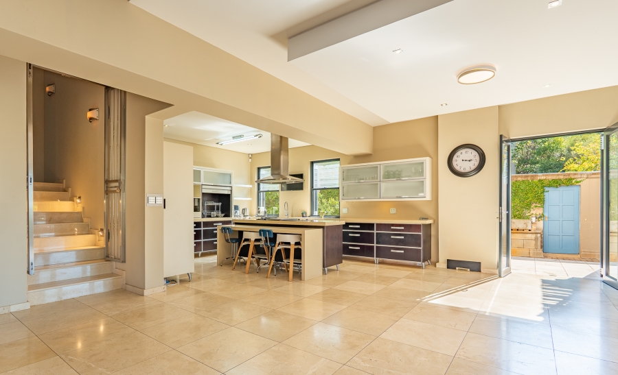 6 Bedroom Property for Sale in Waterkloof Ridge Gauteng
