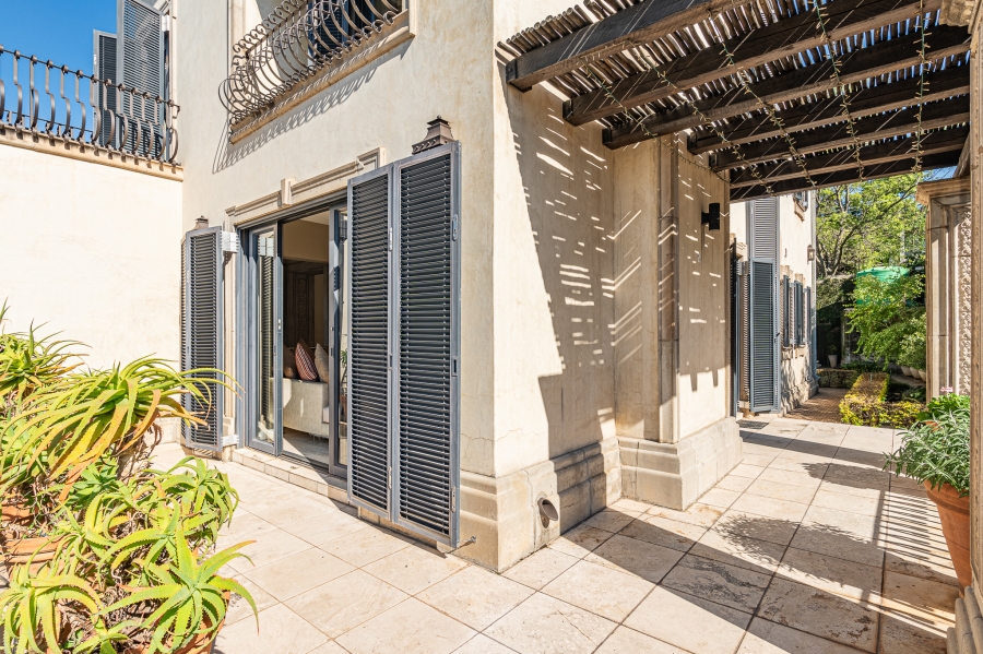 6 Bedroom Property for Sale in Waterkloof Ridge Gauteng