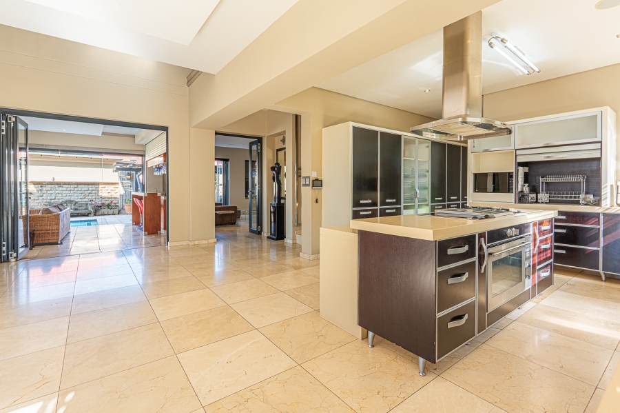 6 Bedroom Property for Sale in Waterkloof Ridge Gauteng