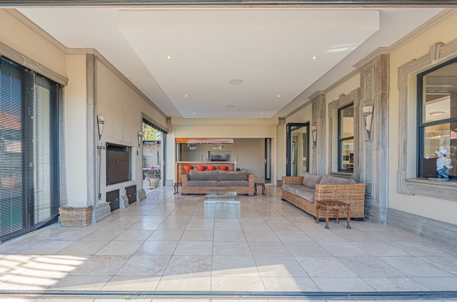 6 Bedroom Property for Sale in Waterkloof Ridge Gauteng