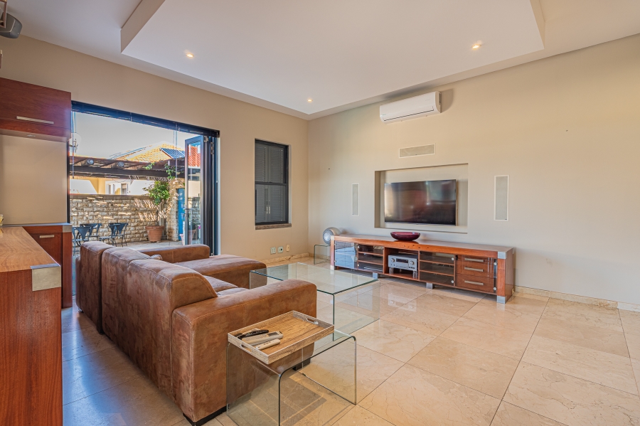 6 Bedroom Property for Sale in Waterkloof Ridge Gauteng