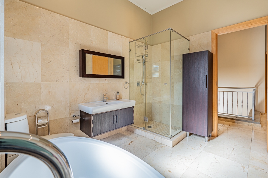 6 Bedroom Property for Sale in Waterkloof Ridge Gauteng