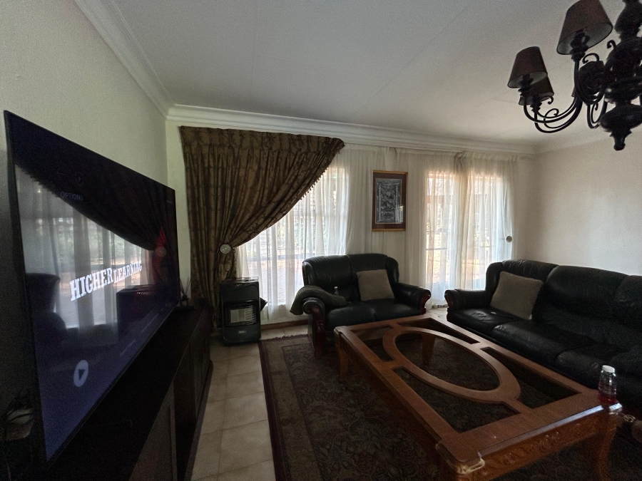 To Let 3 Bedroom Property for Rent in Morningside Manor Gauteng