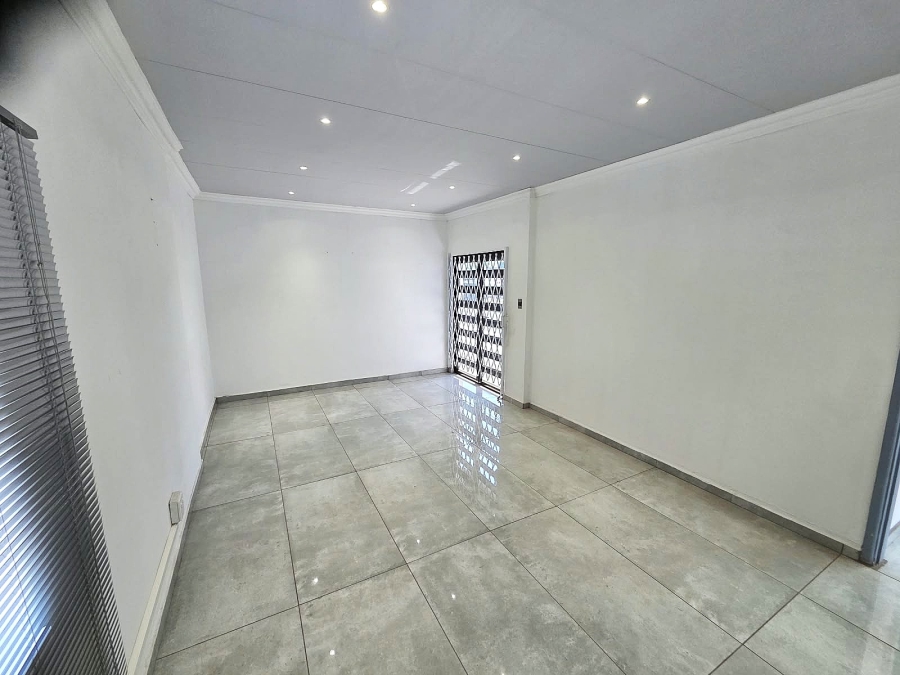To Let Commercial Property for Rent in Les Marais Gauteng