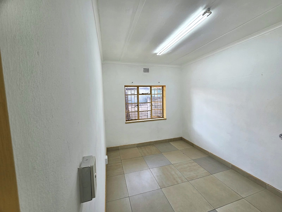 To Let Commercial Property for Rent in Les Marais Gauteng