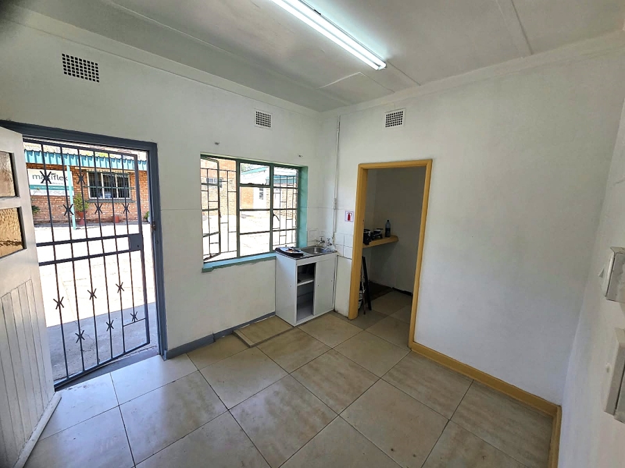 To Let Commercial Property for Rent in Les Marais Gauteng