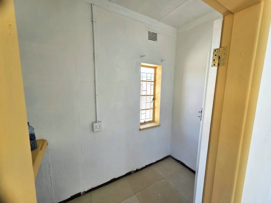 To Let Commercial Property for Rent in Les Marais Gauteng