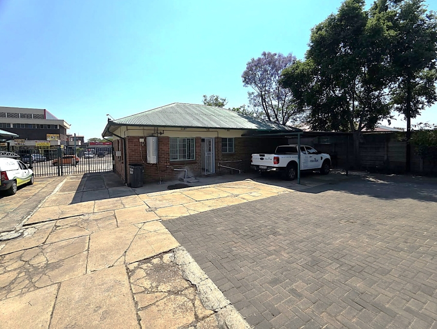 To Let Commercial Property for Rent in Les Marais Gauteng