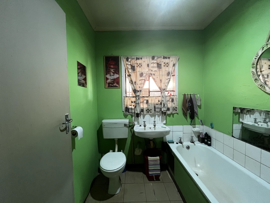 2 Bedroom Property for Sale in Elandspoort Gauteng