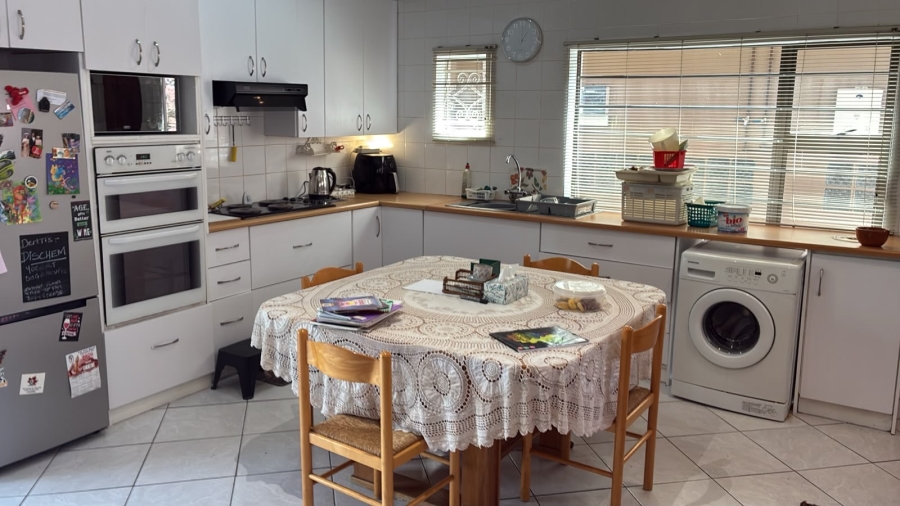 To Let 2 Bedroom Property for Rent in Mondeor Gauteng