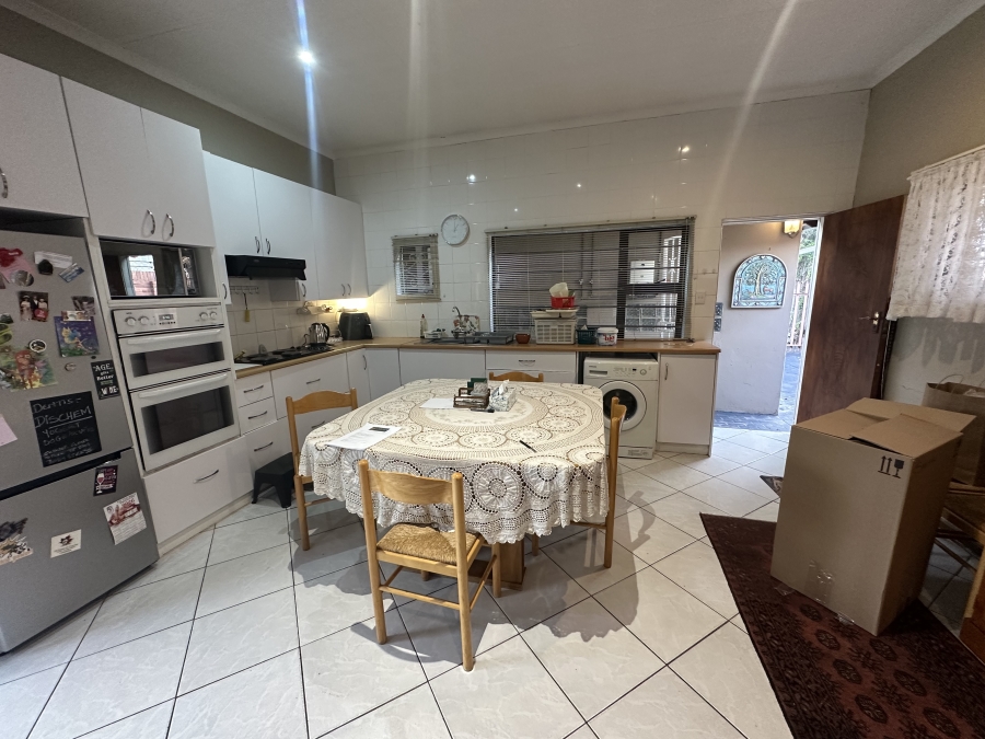 To Let 2 Bedroom Property for Rent in Mondeor Gauteng