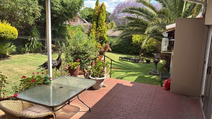 To Let 2 Bedroom Property for Rent in Mondeor Gauteng