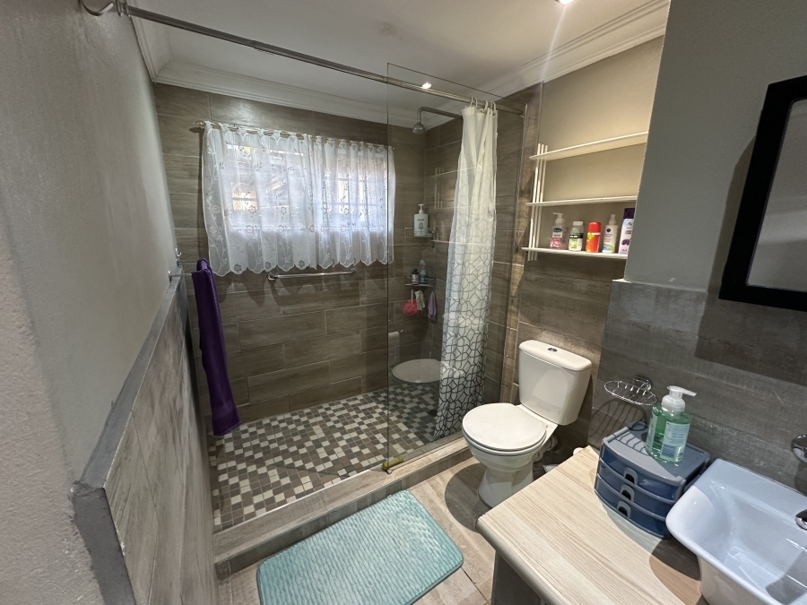 To Let 2 Bedroom Property for Rent in Mondeor Gauteng