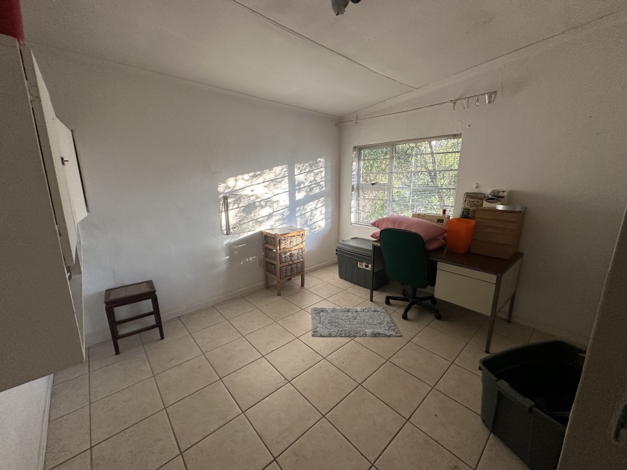 To Let 2 Bedroom Property for Rent in Mondeor Gauteng
