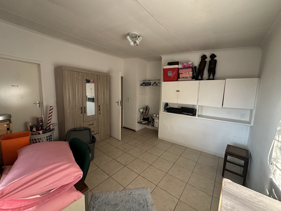 To Let 2 Bedroom Property for Rent in Mondeor Gauteng
