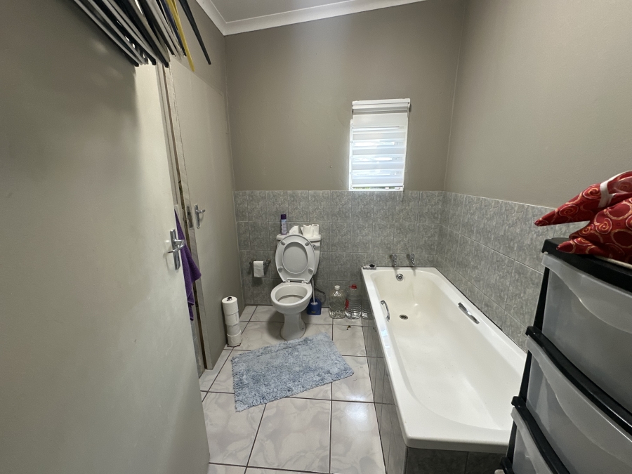 To Let 2 Bedroom Property for Rent in Mondeor Gauteng
