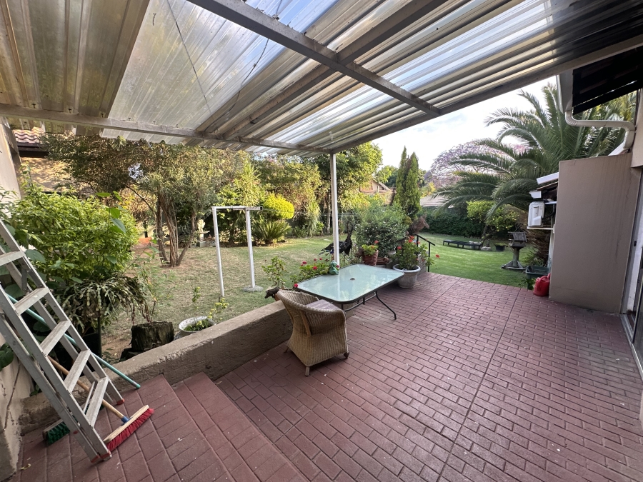 To Let 2 Bedroom Property for Rent in Mondeor Gauteng