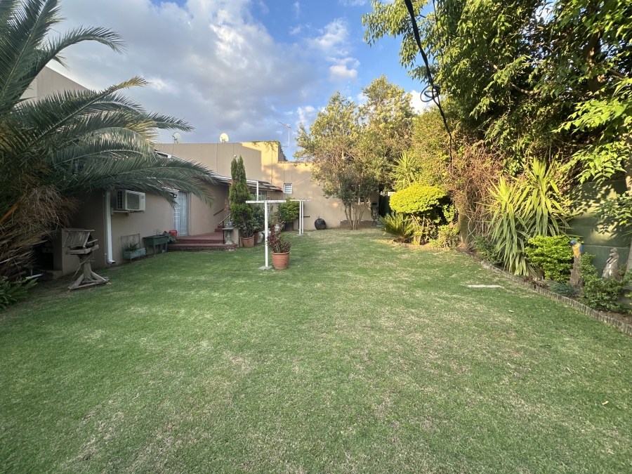 To Let 2 Bedroom Property for Rent in Mondeor Gauteng