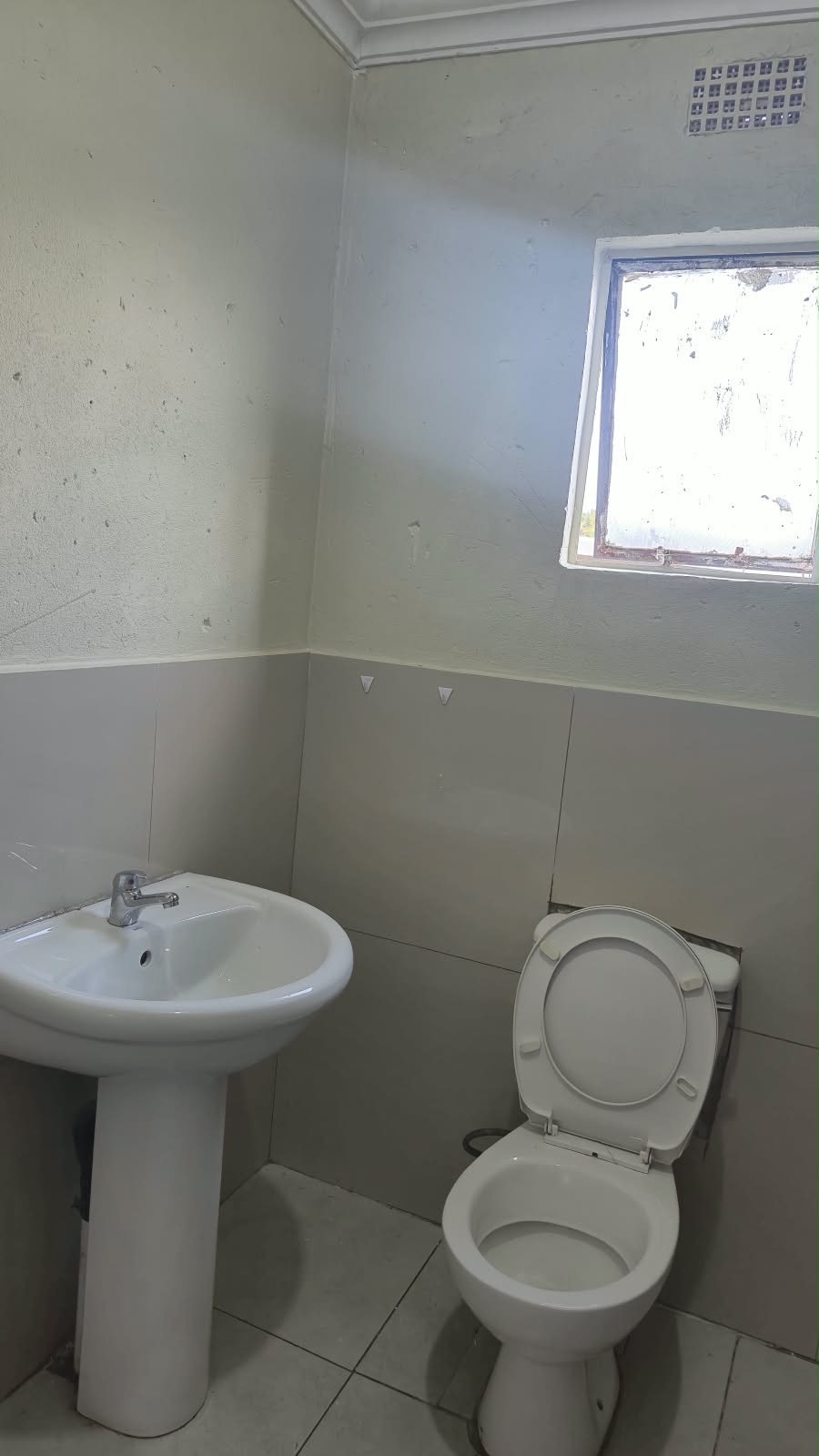 To Let 1 Bedroom Property for Rent in Birchleigh North Gauteng